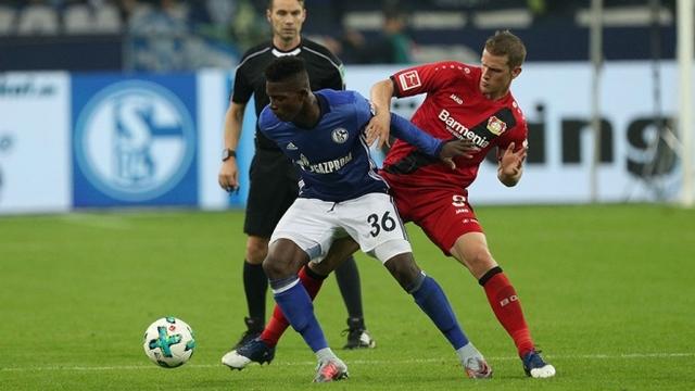 官方网站-沙尔克遭遇客战挑战,寻求突破之法